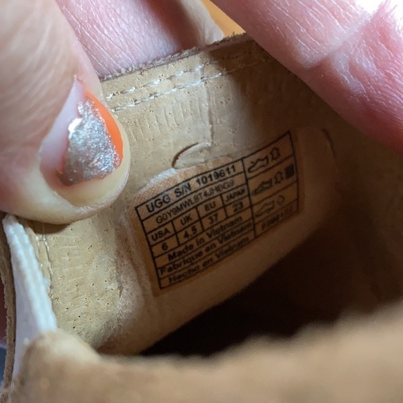 UGG Adley perforated stardust slip on shoes gold size 6 - Picture 8 of 8